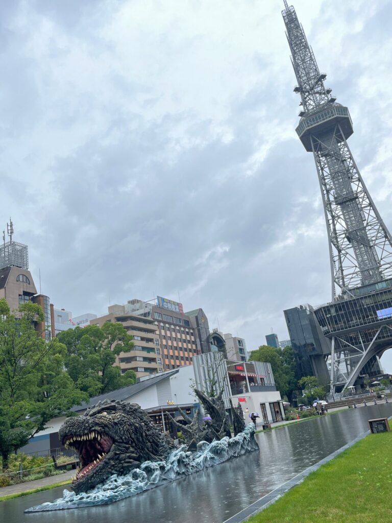 久屋大通公園テレビ塔
中部電力MIRAI TOWERとゴジラ