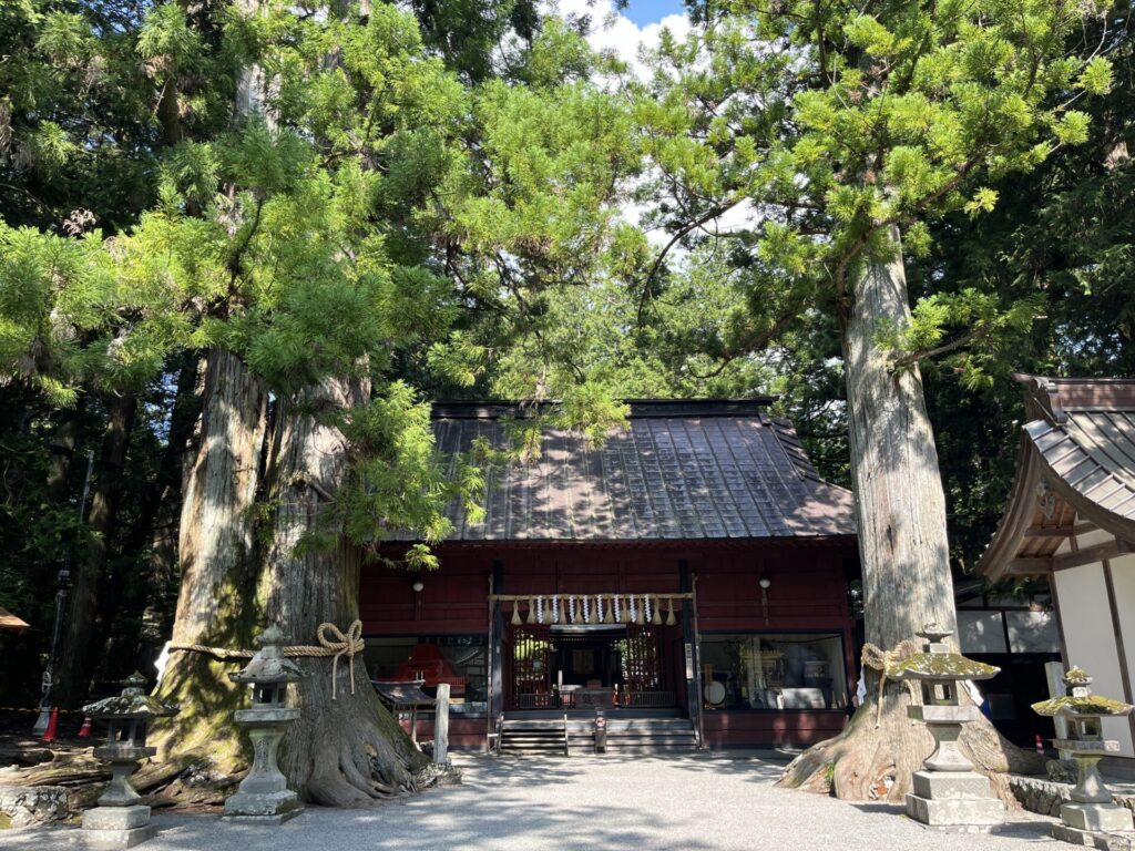 北口本宮冨士浅間神社
諏訪神社