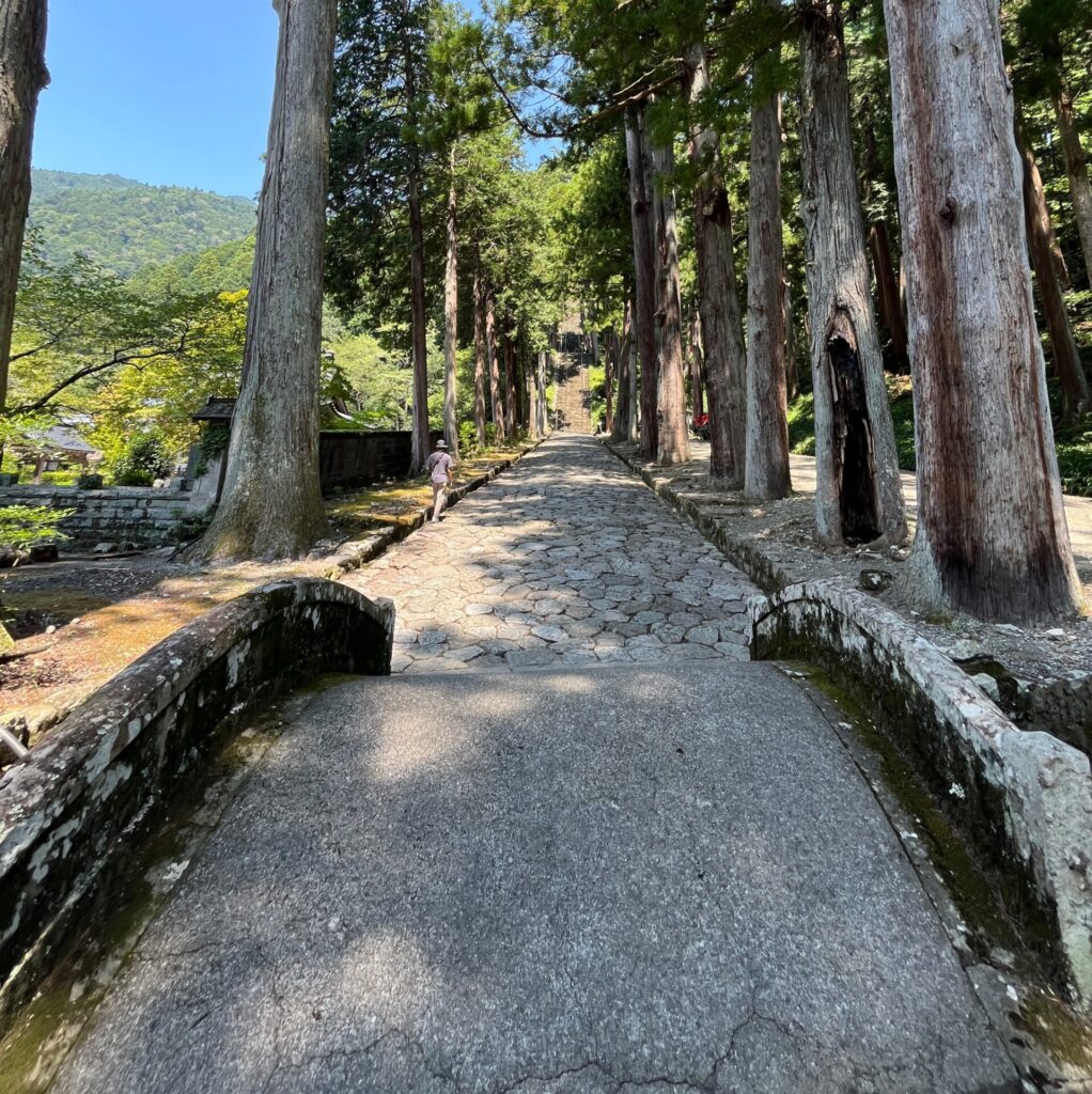 身延山久遠寺菩提梯