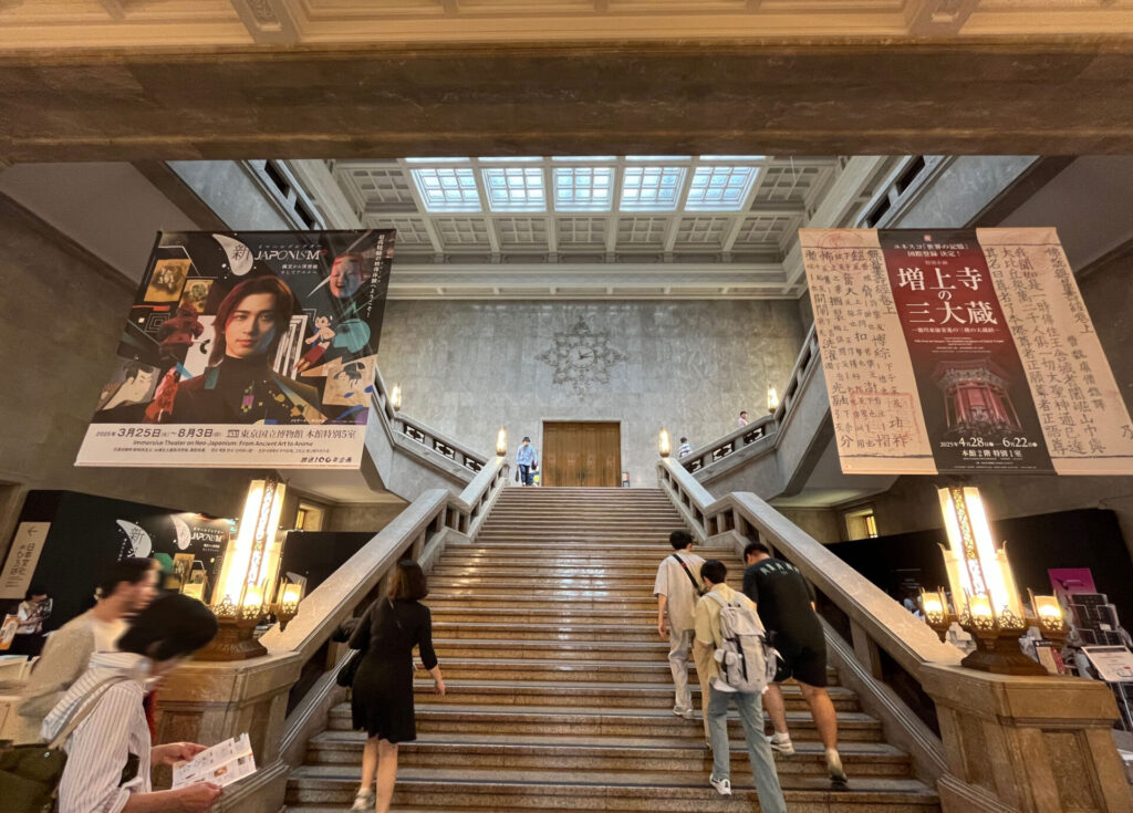 本館エントランス大階段