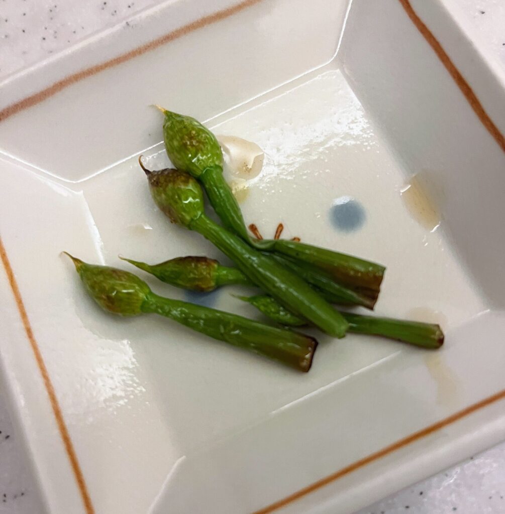 ネギ坊主炒める