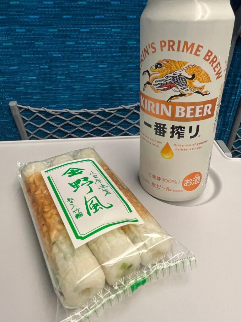 さっき土岩さんで買ってきたちくわとビール