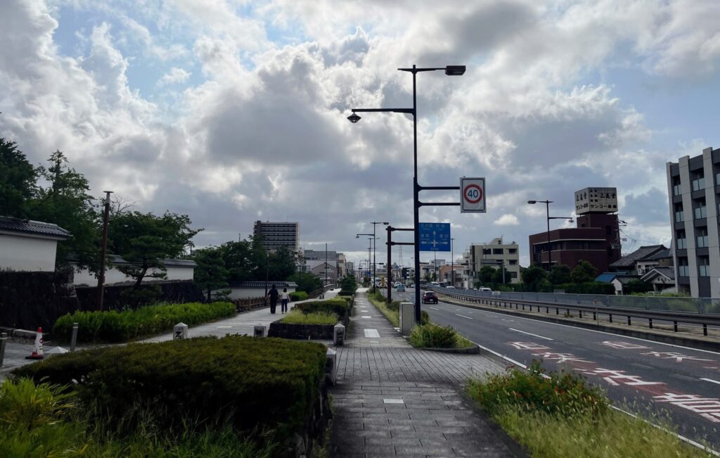 岡崎城前の国道1号