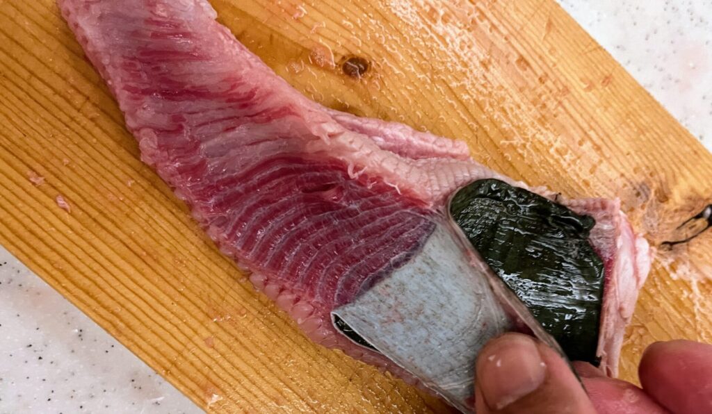表の皮の方がめくりにくい