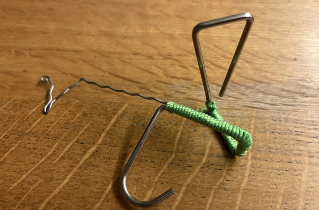 タコ糸をぐるぐる巻き付けていく
