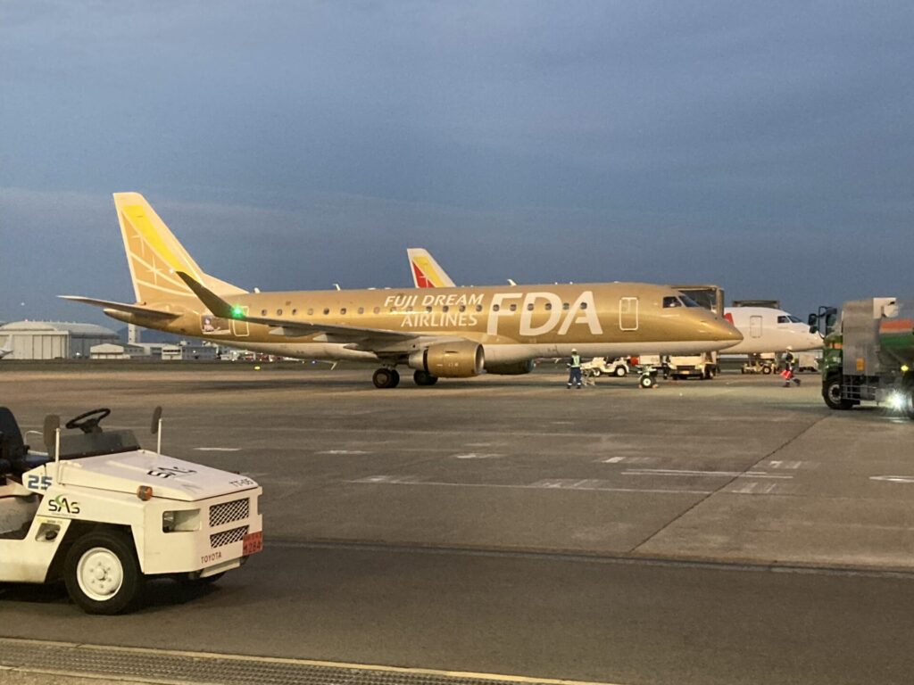 時には夕方出発便で移動も