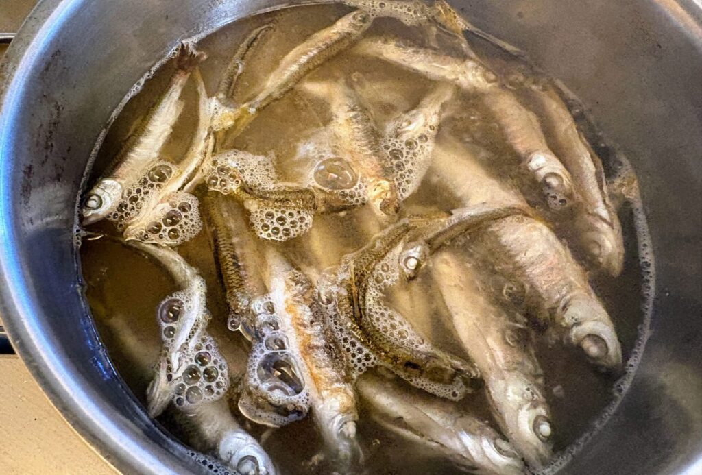 醤油は入れずに、ひと煮立ち