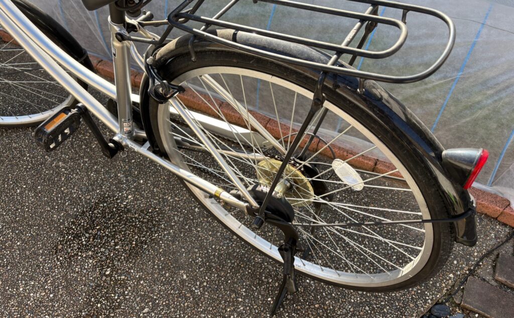 パンクしたママチャリ