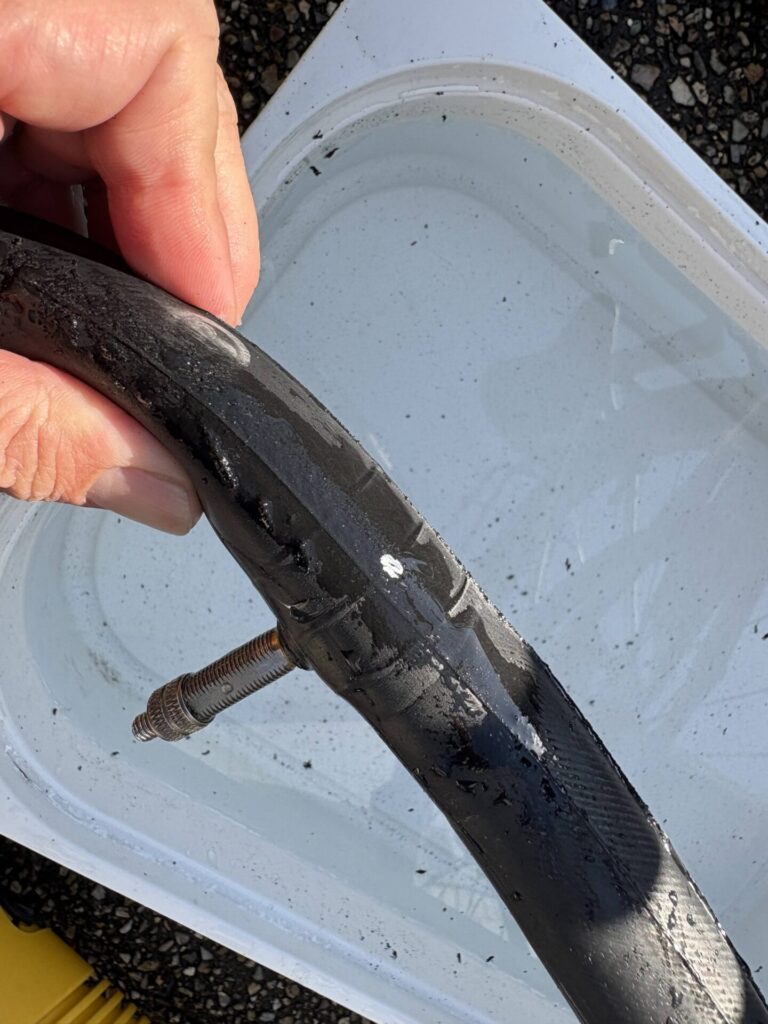 パンク箇所に目印