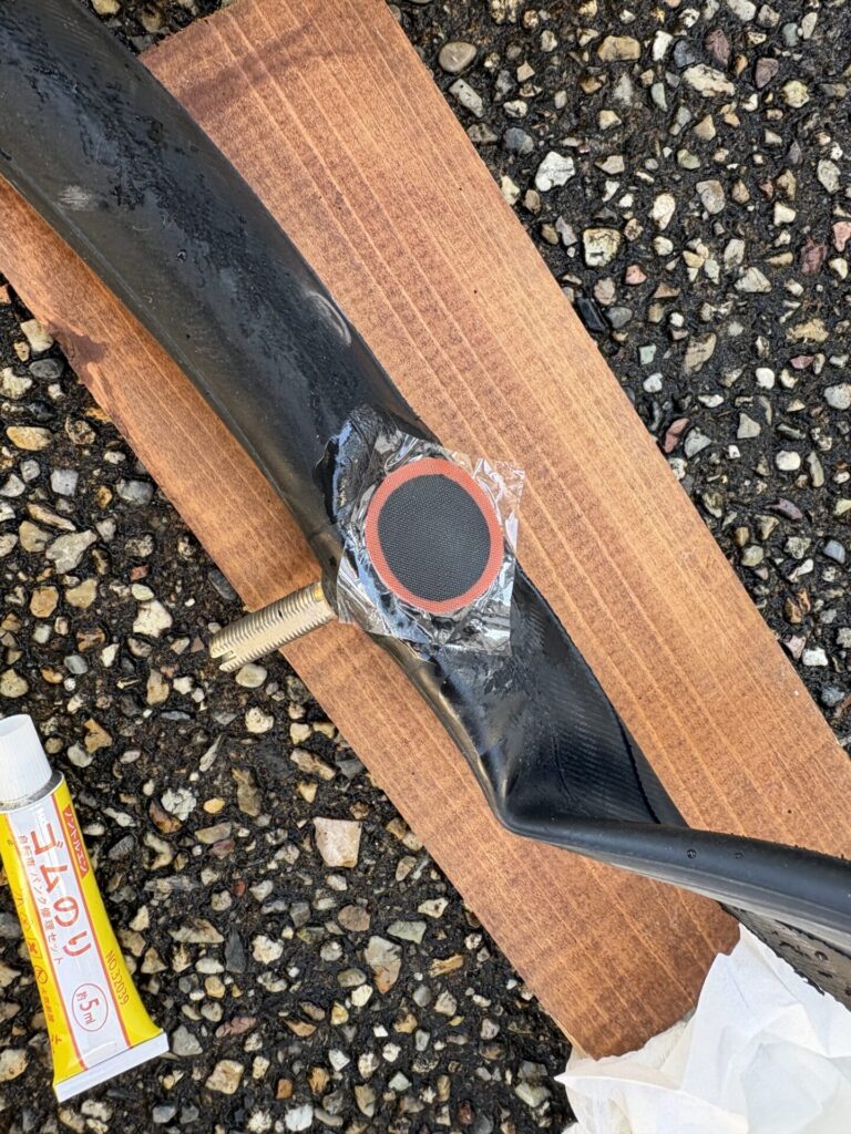 ゴムパッチを貼る