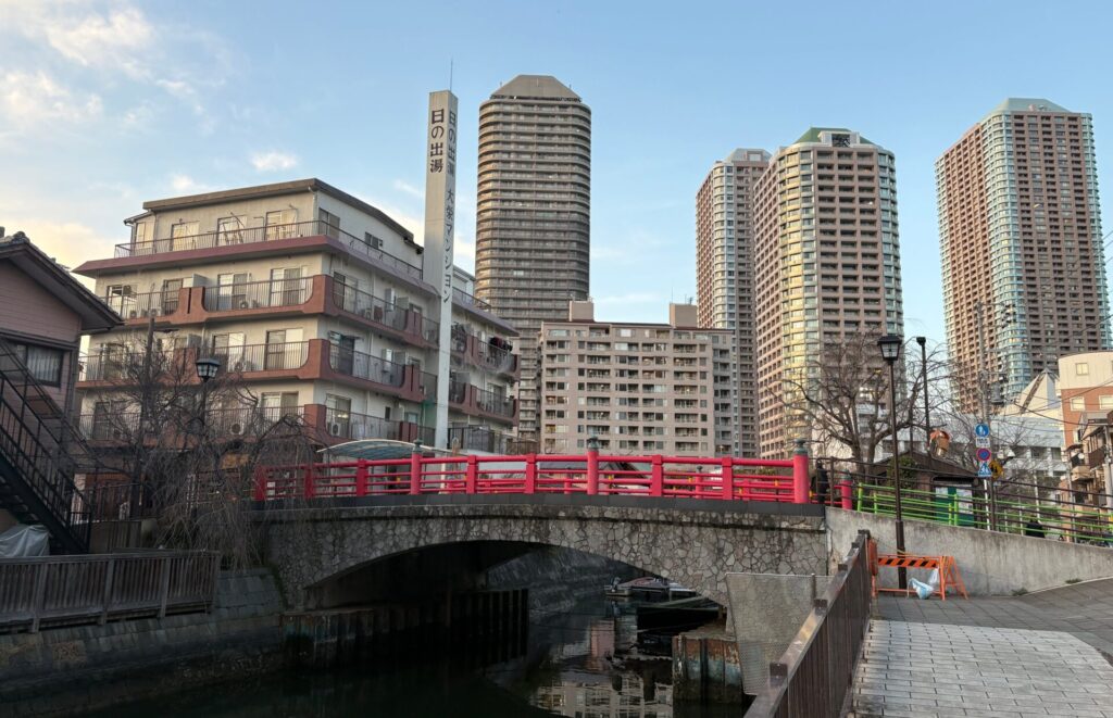 佃小橋と高層マンション