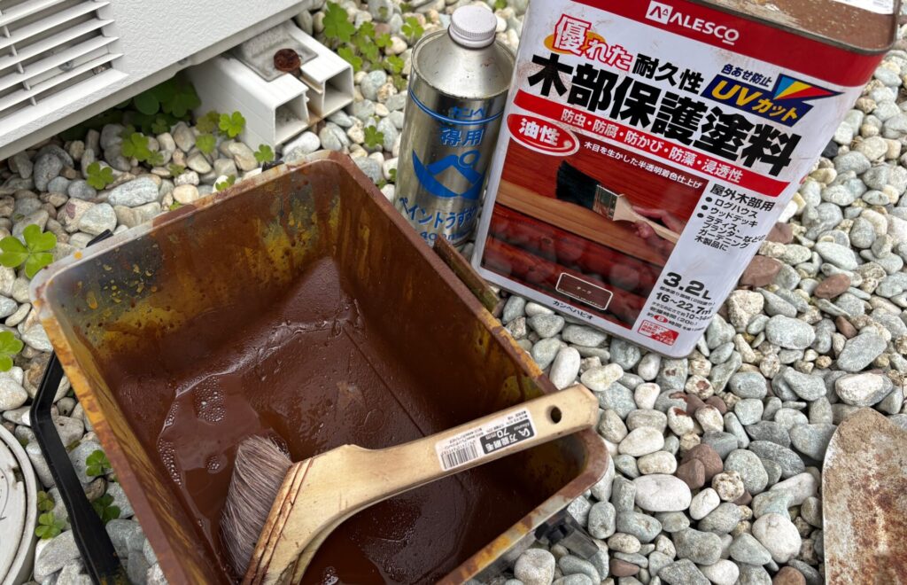 木部保護塗料で、塗装。