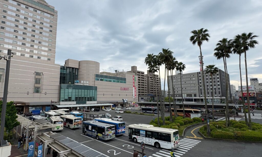 徳島駅前