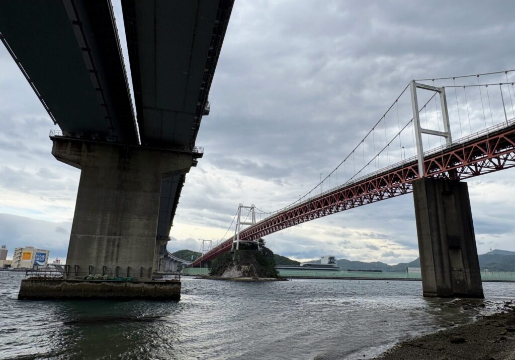 養橋（神戸淡路鳴門自動車道）と小鳴門橋